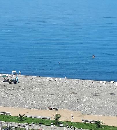 Apartment Desi With Sea View On The Beach In Batumi Exterior photo