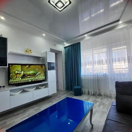 Apartment Desi With Sea View On The Beach In Batumi Exterior photo