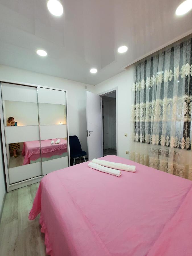 Apartment Desi With Sea View On The Beach In Batumi Exterior photo