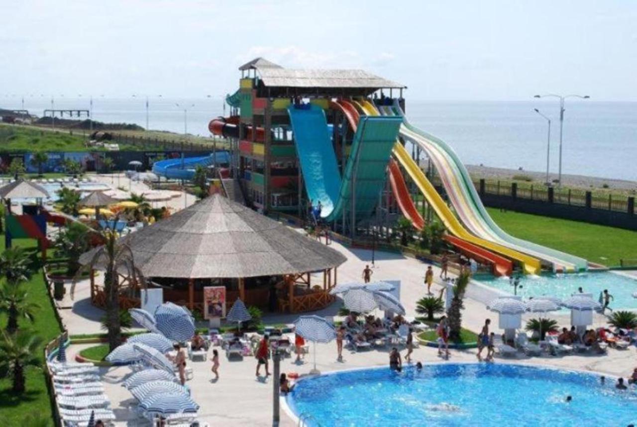 Apartment Desi With Sea View On The Beach In Batumi Exterior photo