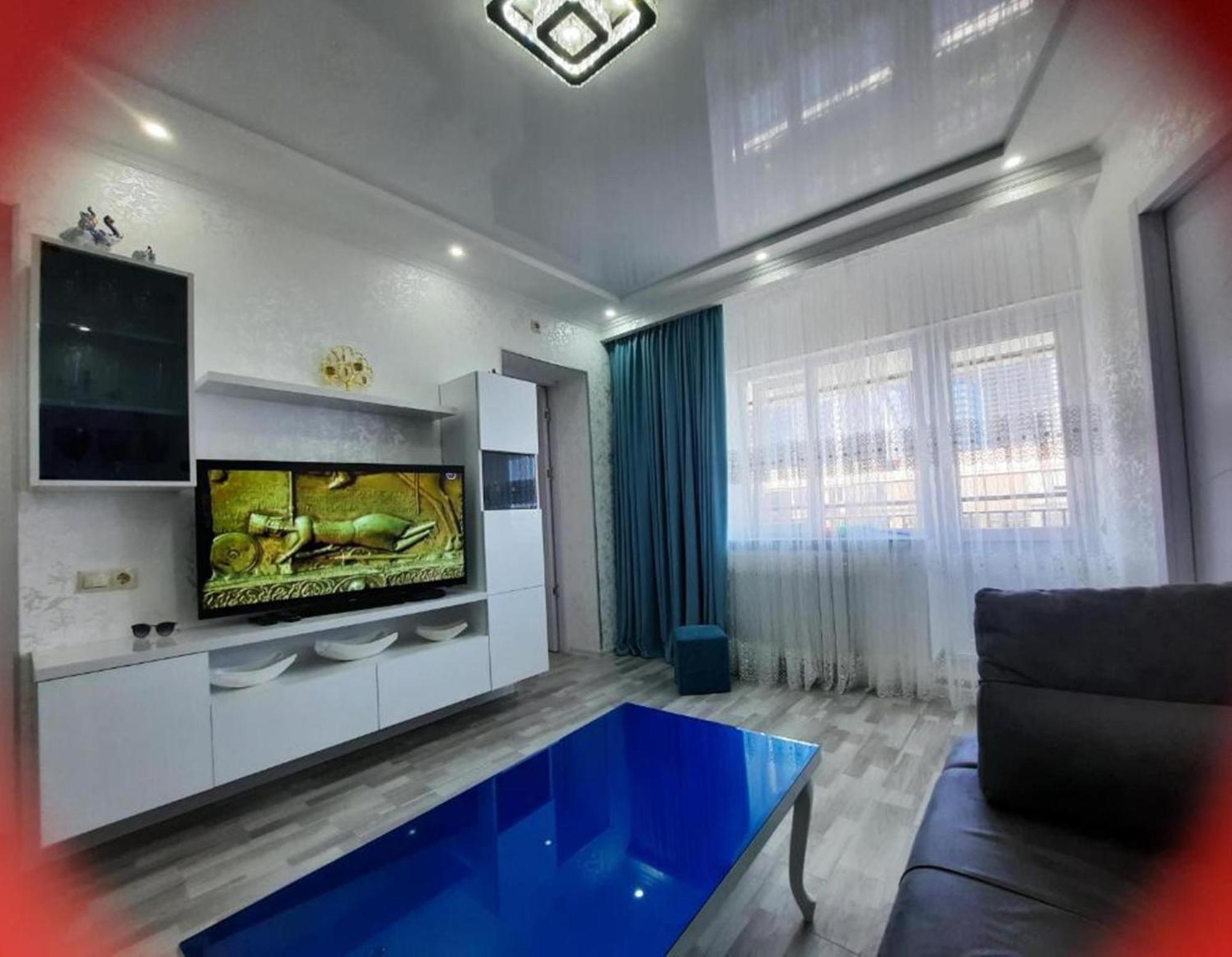 Apartment Desi With Sea View On The Beach In Batumi Exterior photo