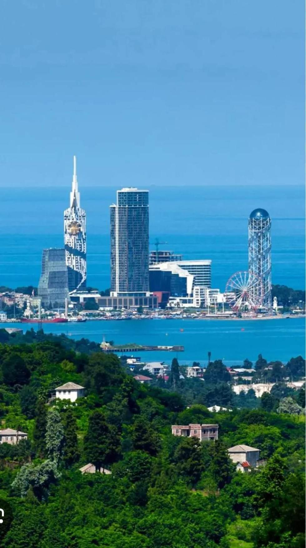 Apartment Desi With Sea View On The Beach In Batumi Exterior photo